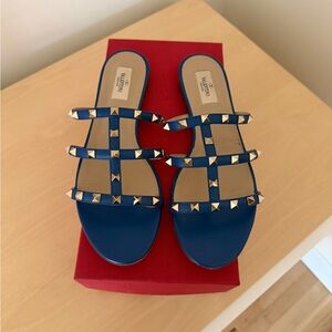 Valentino Blue rockstud sandals size 10.5